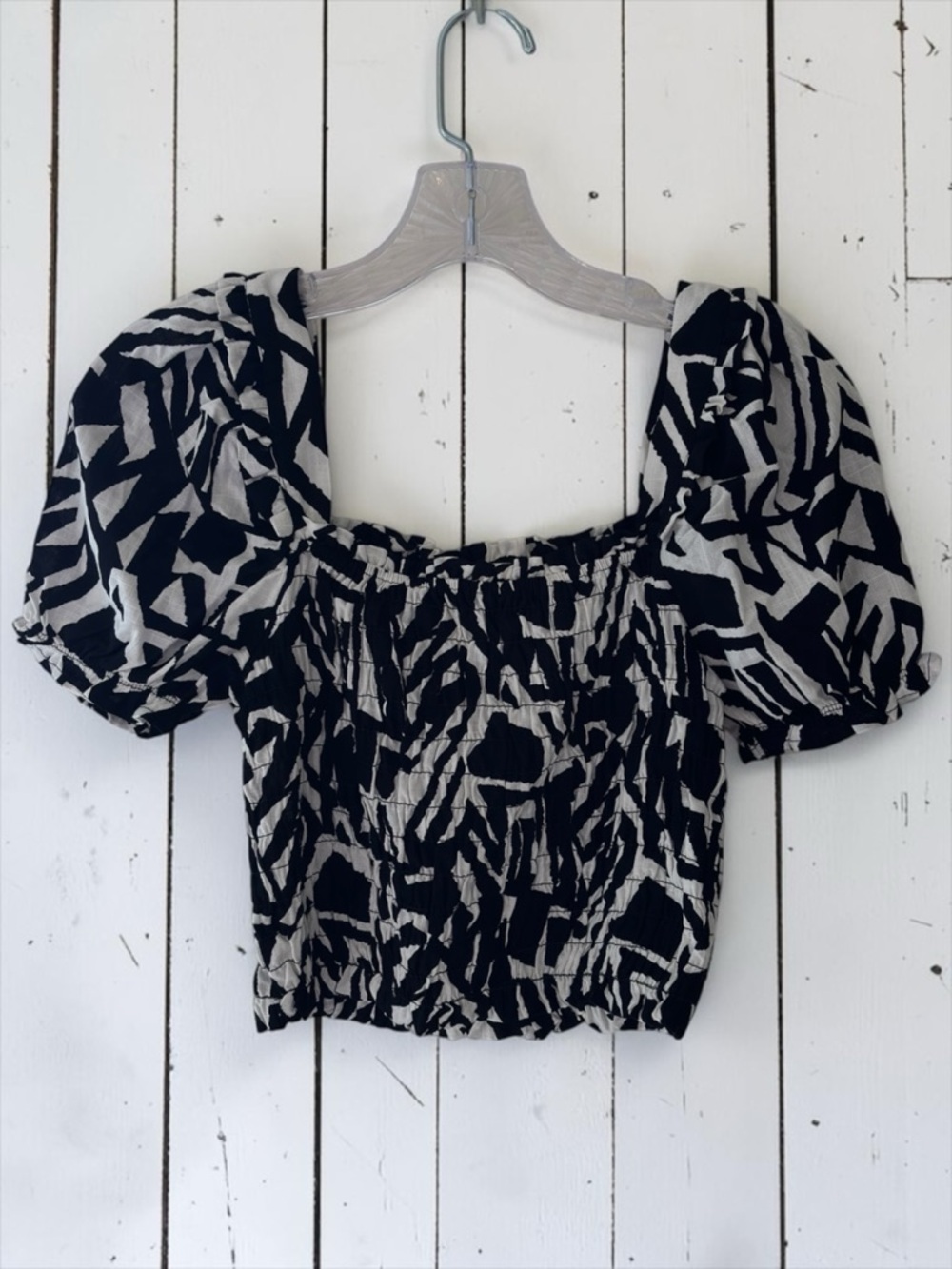 Monteau Black & White Puff Sleeve Smocked Crop Top Size Small - Picture 10 of 11